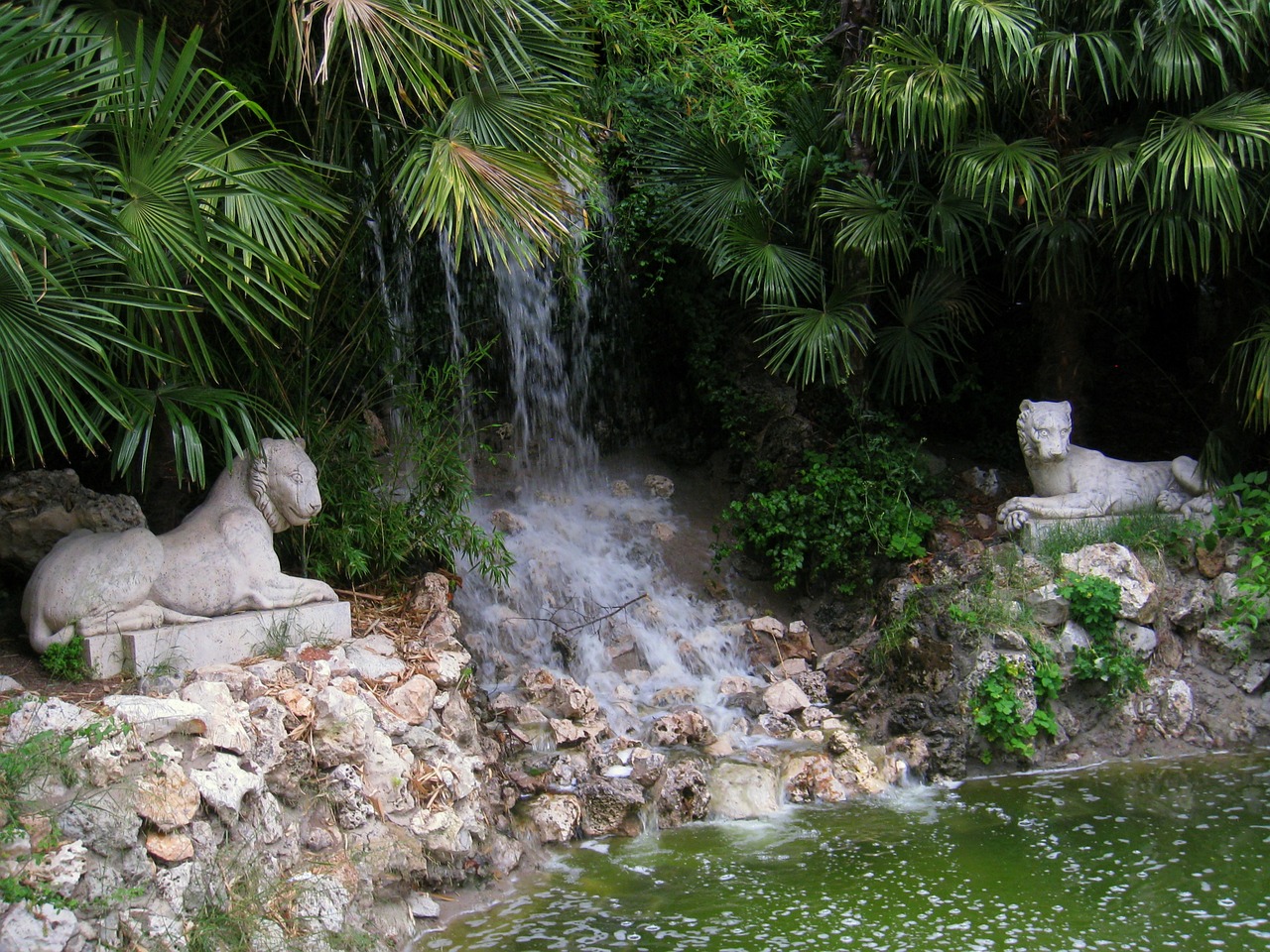 鱼缸假山流水景观制作 （鱼缸假山流水景观制作视频） 观赏鱼市场（混养鱼） 第1张