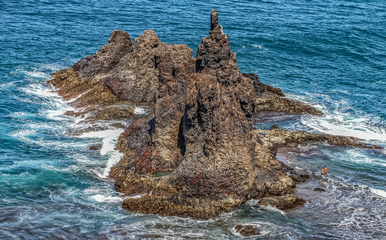 海水鱼缸多大比较好，鱼缸放多大的火山石比较好