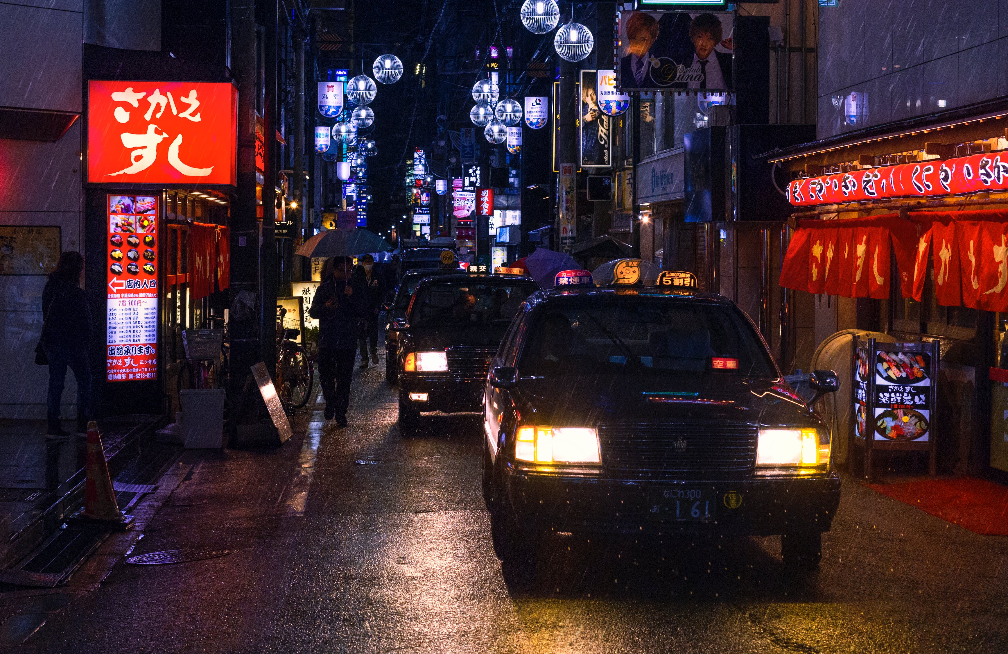 西安定制鱼缸店地址在哪里（西安鱼缸定做批发市场在哪里）