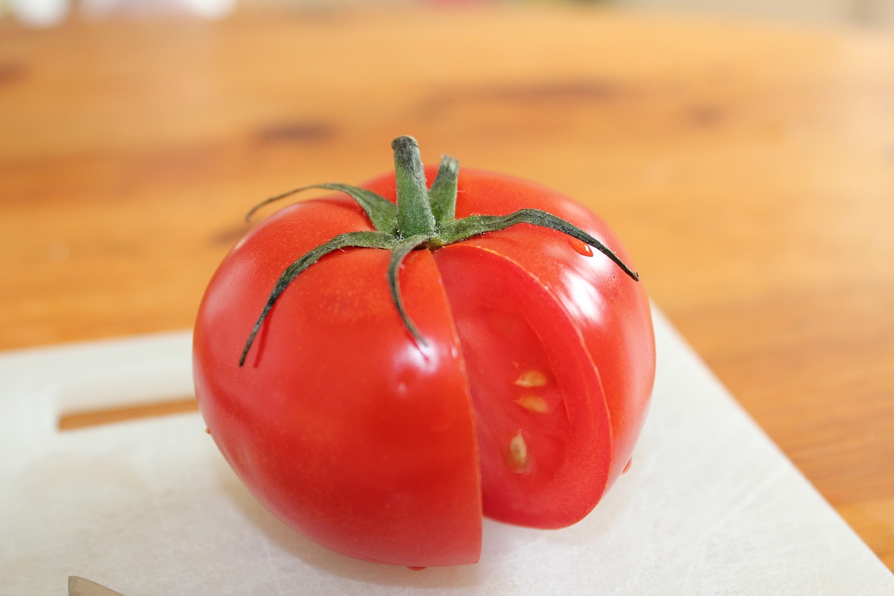 鹦鹉鱼一天应该喂几次食物（鹦鹉鱼一天应该喂几次食物啊） 鹦鹉鱼 第1张