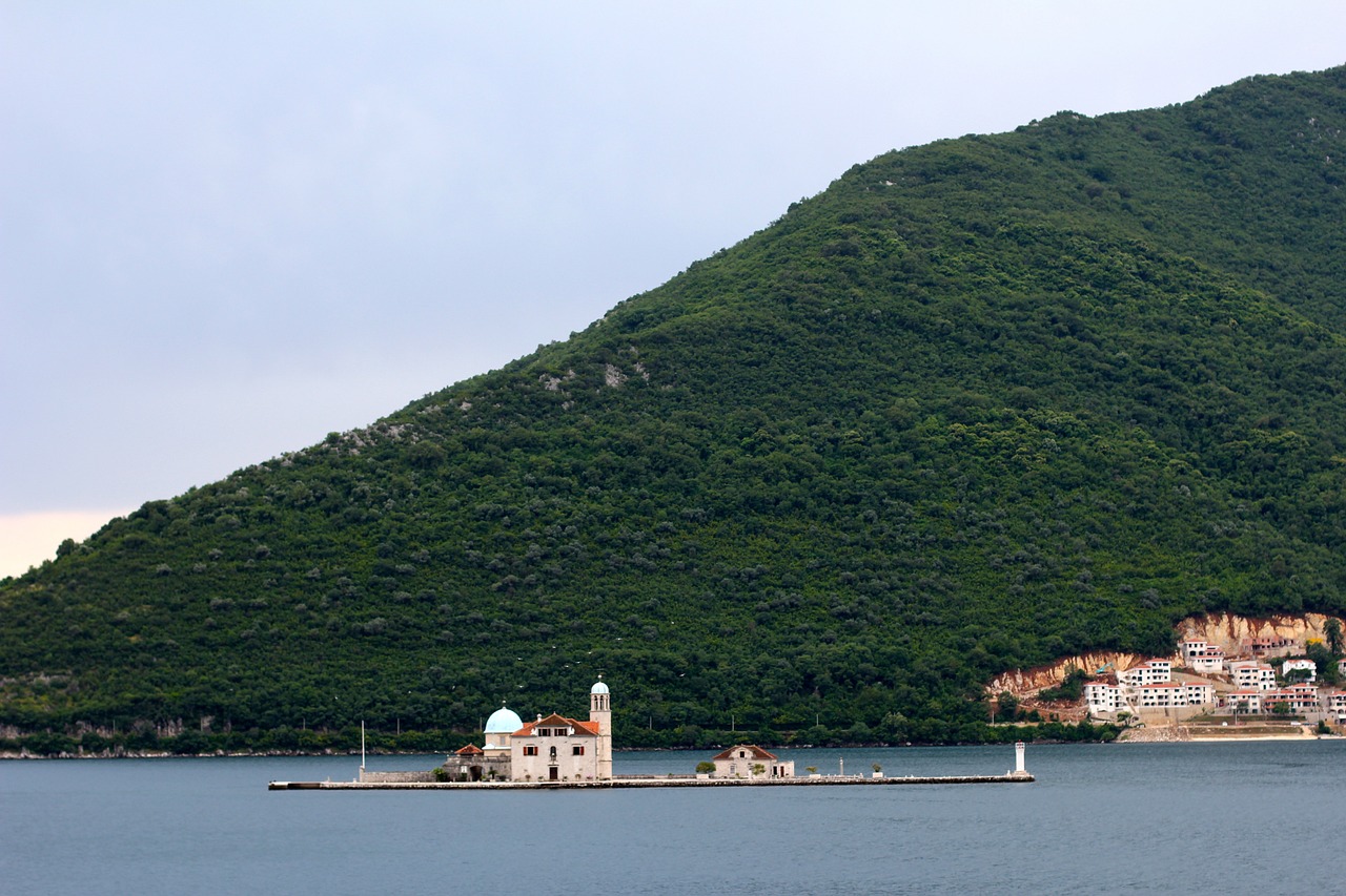 舟山市定海荷花休闲山庄（舟山市定海荷花休闲山庄地址）