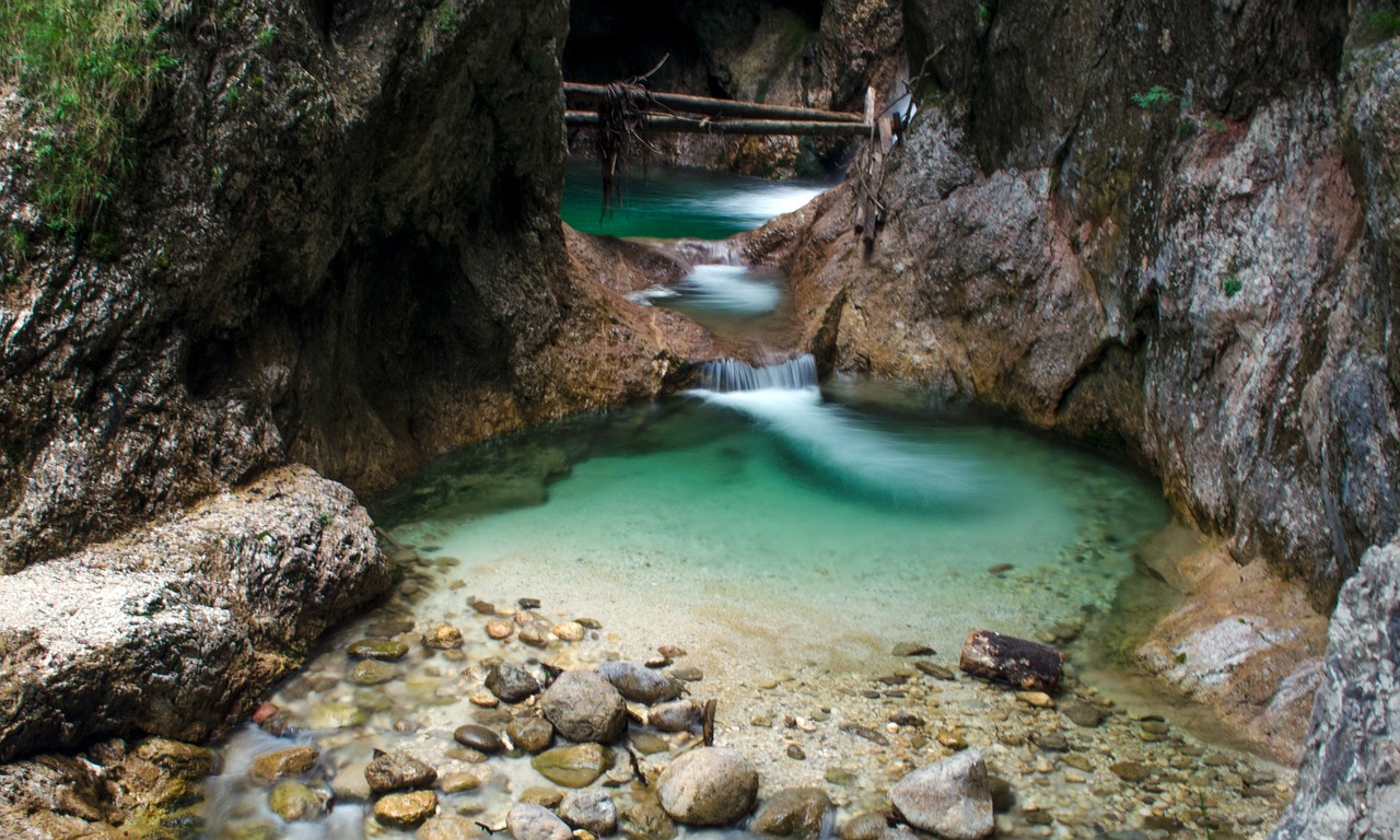 溪流缸如何造景（水草缸能用普通的溪砂吗） 水草 第1张