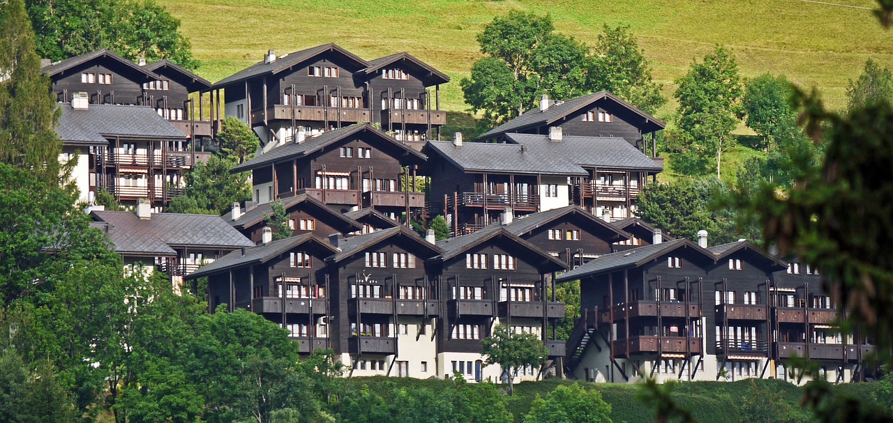 农村自建房庭院设计带花园（住宅带花园的房子花园里可以养鸡吗） 广州景观设计 第2张