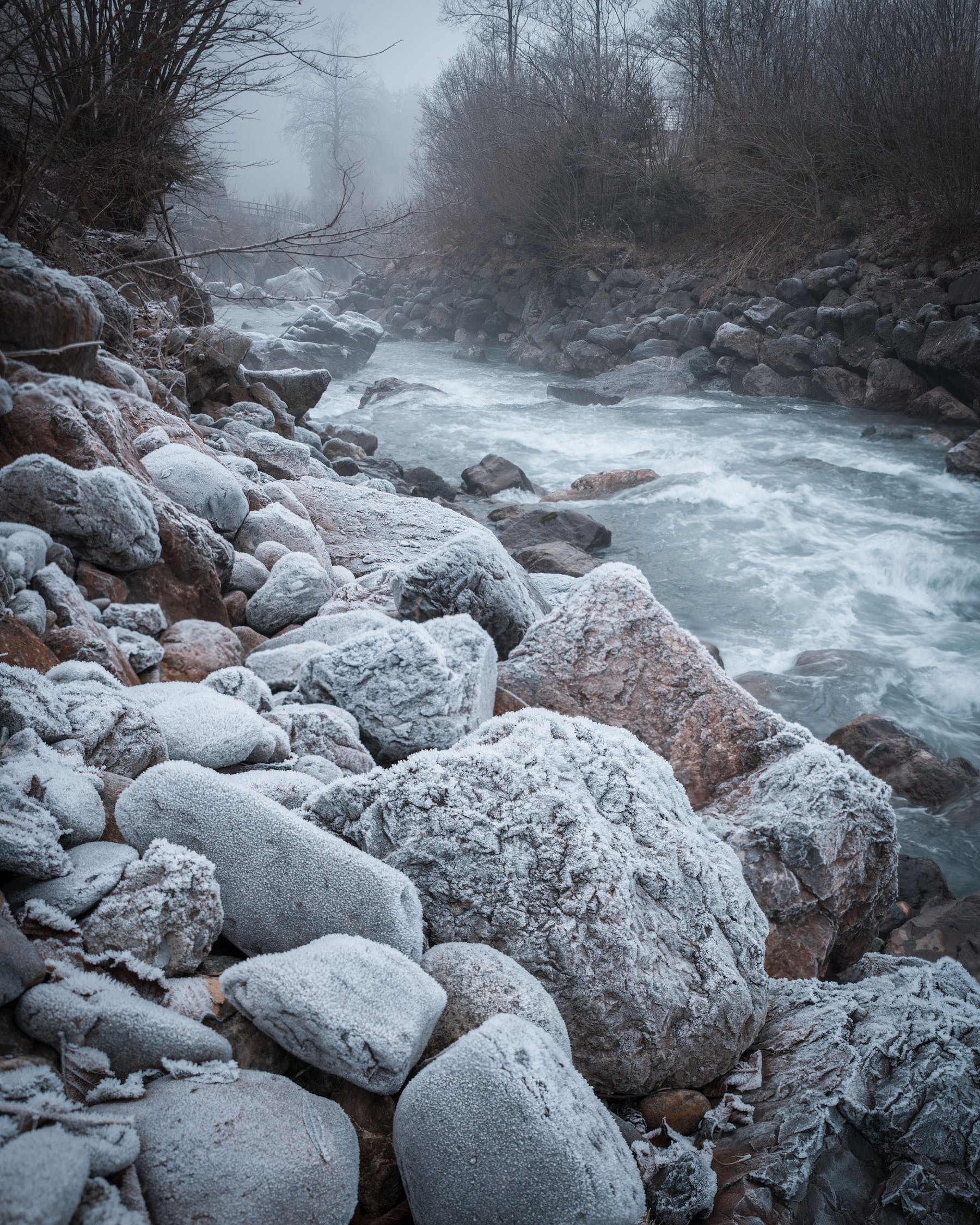 溪流缸怎么造景（60溪流缸适合哪种石头造景） 广州景观设计 第1张