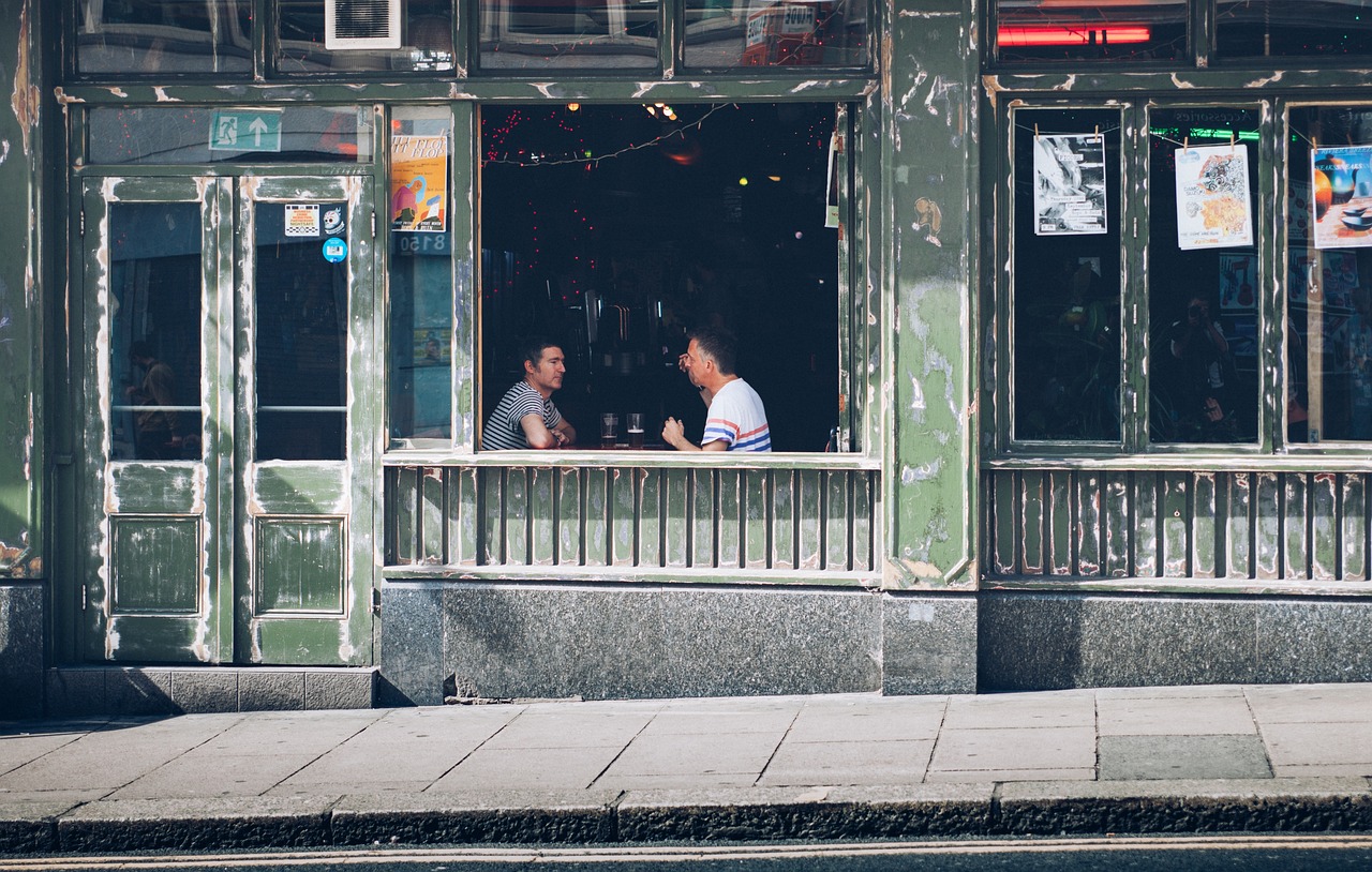 南通鱼缸鱼缸专卖店电话多少号（朋友一周前去广东玩，结果在饭店吃饭的时候）