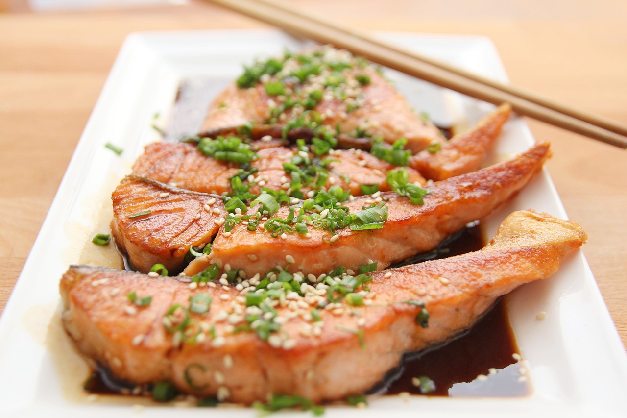 龙鱼能吃鱼食吗有毒吗(龙鱼不吃鱼食)