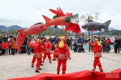 龙鱼戏资料：福建省武夷山市五夫镇的传统民俗文艺形式龙鱼戏的表演过程