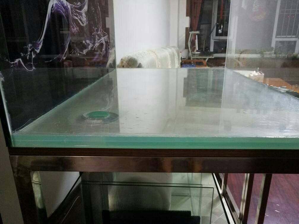 1.2米鱼缸用多厚的玻璃胶：1.2米鱼缸用多厚的玻璃胶比较合适 鱼缸定做 第3张