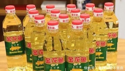 金龙鱼老是颤抖：金龙鱼老是颤抖可能是因为水质问题、饮食问题、饮食问题