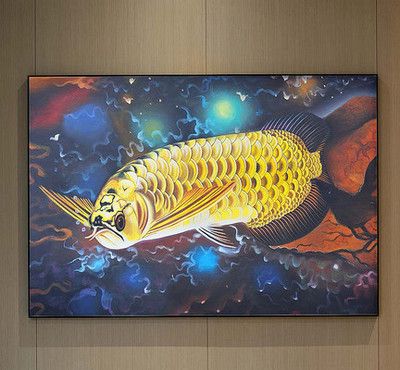 金龙鱼的外形描写：金龙鱼是一种外形独特的观赏鱼，拥有优美的形态和鲜艳的色彩
