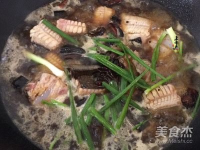 黑白魟鱼吃什么：黑白魟鱼的饮食习性 魟鱼百科 第3张