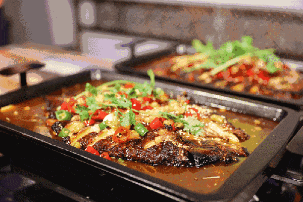 龙鱼烤鱼是什么意思：龙鱼烤鱼是一种烹饪鱼类食材的传统菜肴,龙鱼烤鱼是什么意思