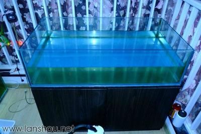 玻璃胶粘鱼缸多长时间能放水：玻璃胶粘鱼缸放水时间主要取决于以下几个因素