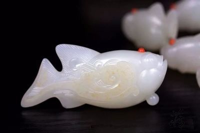玉石雕刻金龙鱼的寓意与象征是什么：玉龙鱼有什么寓意？ 龙鱼百科