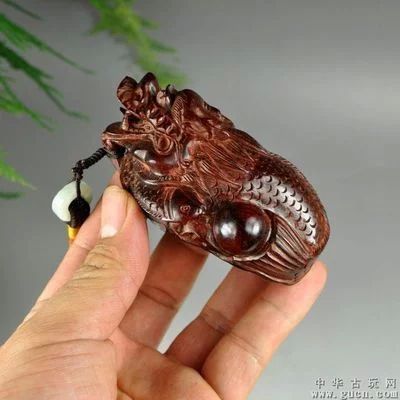 龙鱼雕刻的含义和象征意义：龙鱼雕刻在中国传统文化中有着深远的意义