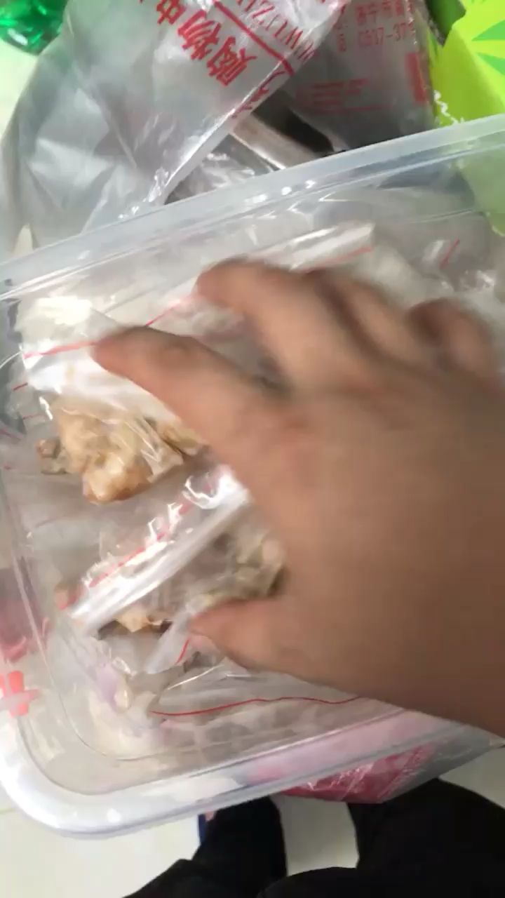 龙鱼鱼食（把鱼和虾都分好了，喂的时候拿出来两袋直接放水里化冻很方便） 观赏鱼论坛