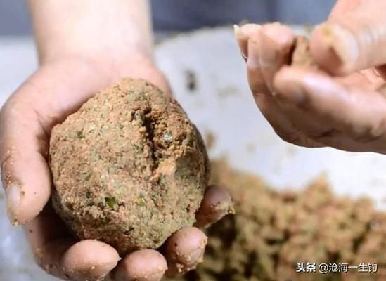 红龙鱼上色白天用灯还是晚上用灯光好（红龙鱼在灯光下上色时，需要注意哪些灯光参数） 水族问答