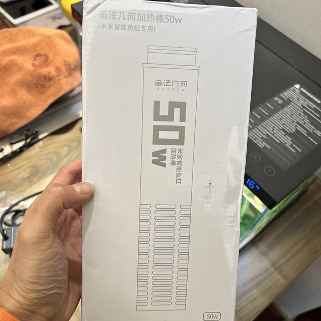 小米鱼缸适合什么加热棒50w还是100w：小米鱼缸加热棒的选择应考虑其功率,对于小米鱼缸加热棒的选择