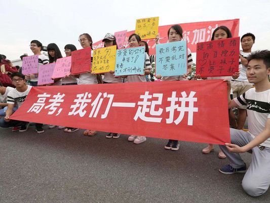 龙鱼不吃小鱼和虾只吃泥鳅怎么办：龙鱼不吃小鱼和虾只吃泥鳅怎么办？ 水族问答 第2张